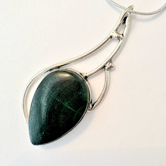 Jewelry - 2 inch. 925 marked, Malachite pendant on a silver chain.